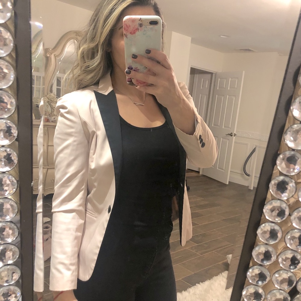 Pale pink blazer with black details